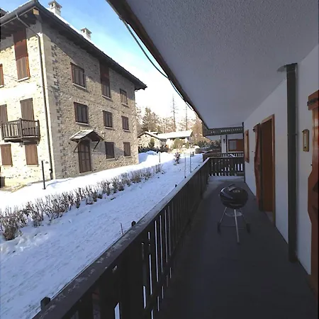 A Stone's Throw From The Slopes In Апартаменты