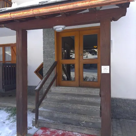 Apartment A Stone's Throw From The Slopes In *