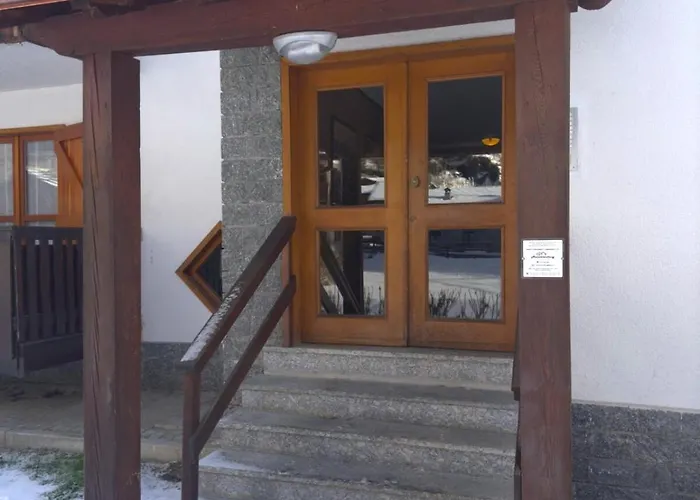 Apartment A Stone's Throw From The Slopes In *